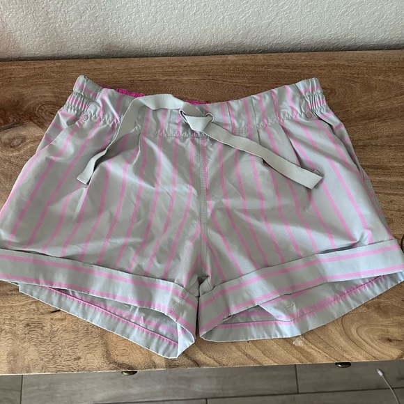 Pow pink Size 10 lululemon shorts - Picture 2 of 4